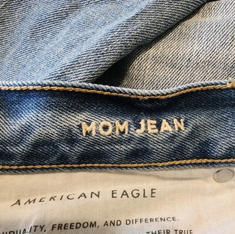 American eagle distressed mom‎ jean